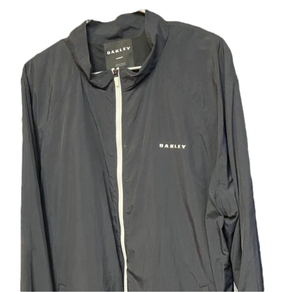 OAKLEY Nylon Jacket. Fits More Like a 1X-2X. Tag says 3x but runs  small